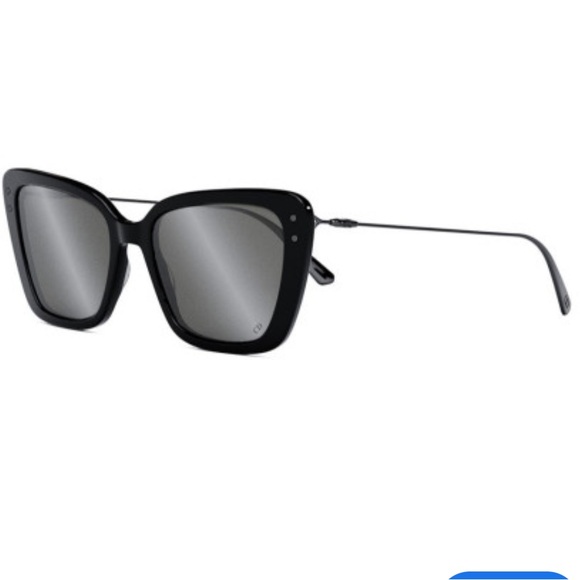 Dior Accessories - Dior sunglasses with case